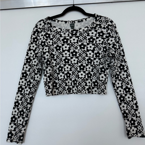 WOMEN'S WILD FABLE FLOWER LONG SLEEVE CROP TOP - Picture 1 of 2